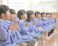 明るく元気の良い子どもを育てます