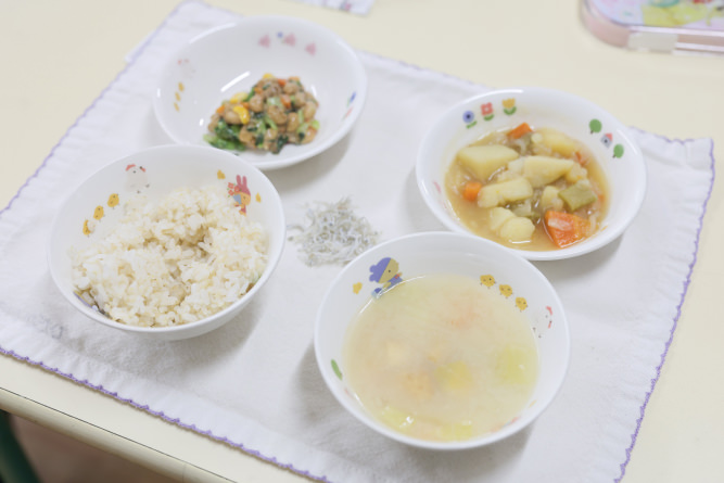 給食の様子1